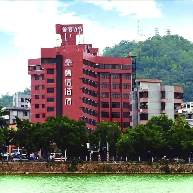 Luxin Hotel - Image 1