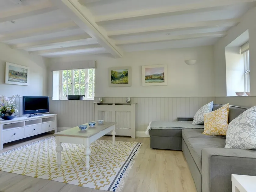 Vintage Holiday Home in Leigh With Swimming Pool - Image 1