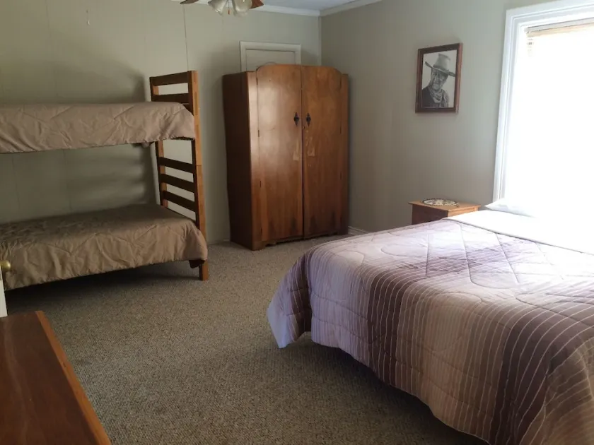 Lone Oak Ranch & Retreat - Image 1