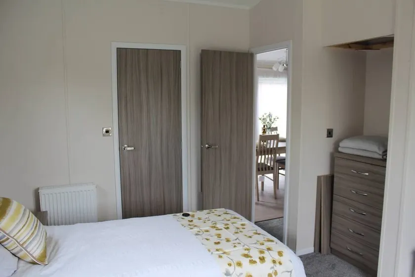 Luxurious Lodge 2 / 3 bed With Hot-tub. York 6 Mls - Image 1