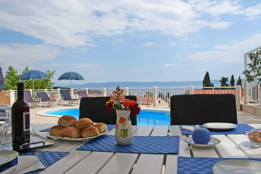 Luxury Accommodation Mirula - Image 1