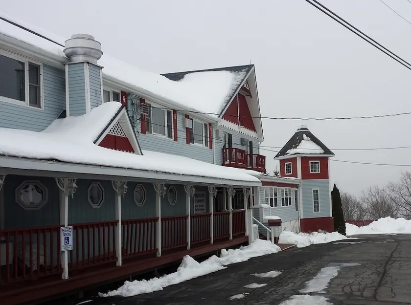 Captain's Inn Point Lookout - Image 1
