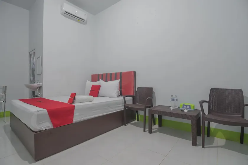 RedDoorz near RS Harapan Bersama - Image 1