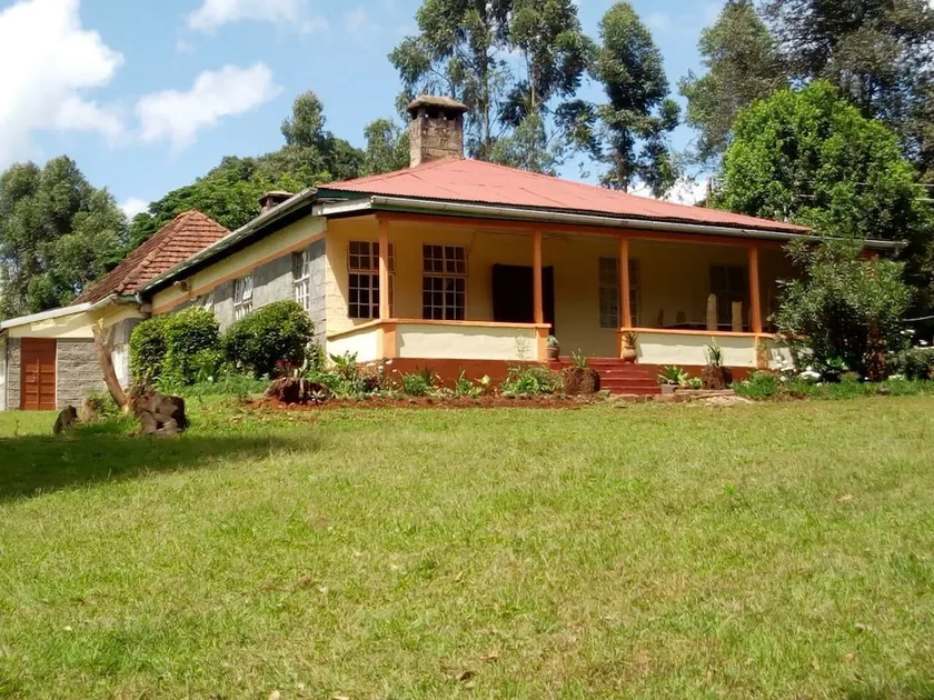 Crestwood Country Home - Image 1