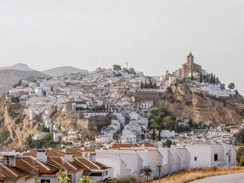Vintage Farmhouse in Algarinejo With Terrace - Image 1