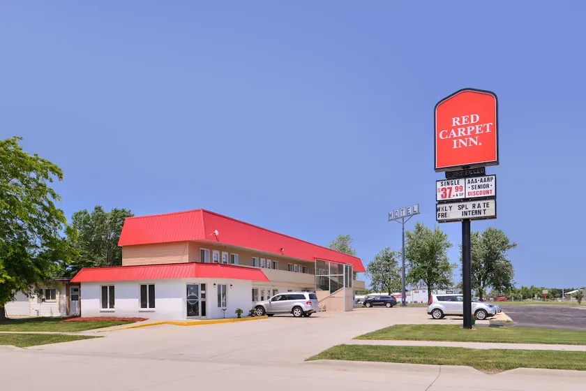Red Carpet Inn - Image 1