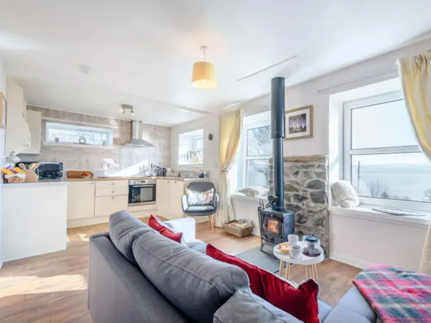 Coastal Farm Cottage With Epic Views - Image 1