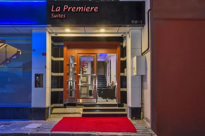 Le Premier House - Image 1
