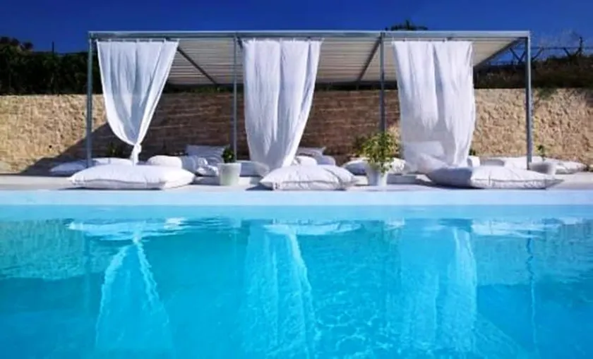 Pervola Hotel - Image 1
