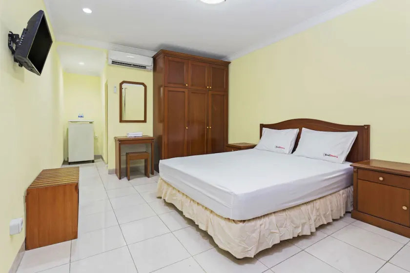 RedDoorz Near Ciputra World Kuningan - Image 1