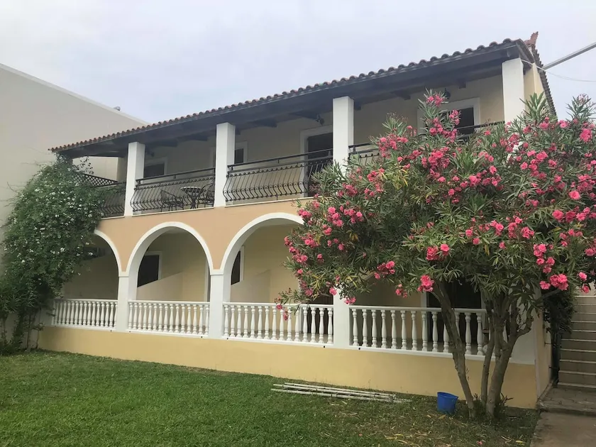 Medousa Apartments - Image 1