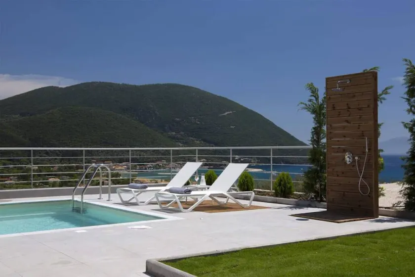 Villa O OFF White in Lefkada - Image 1