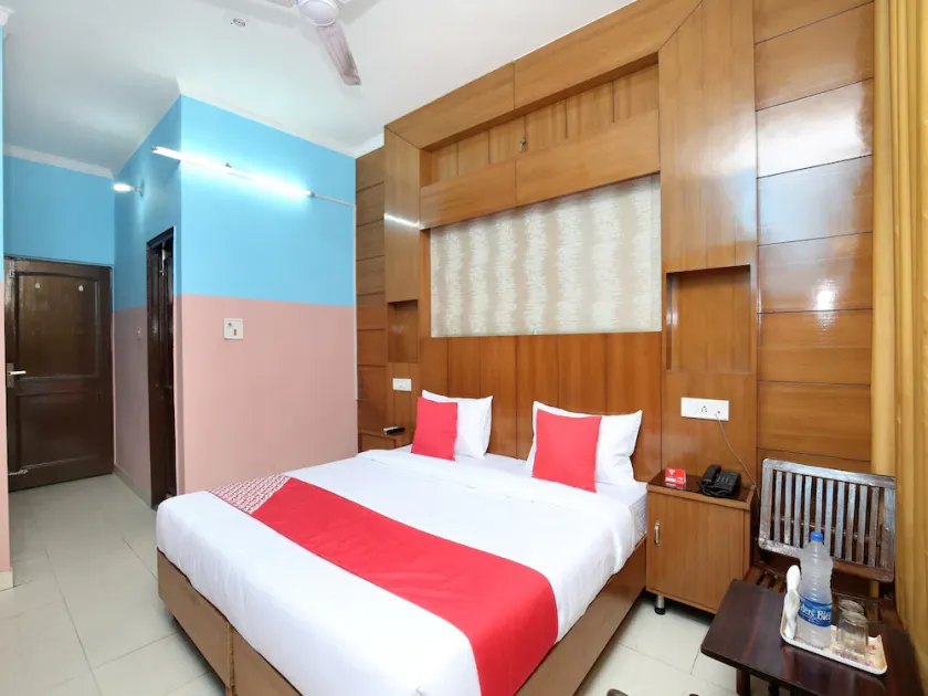 OYO 5906 Hotel Parvaaz - Image 1
