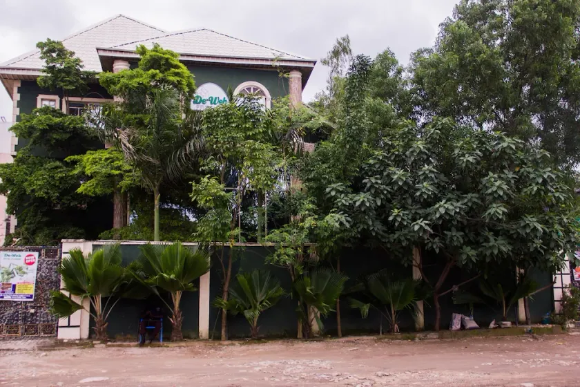 De Web Hotel & Lodge - Image 1