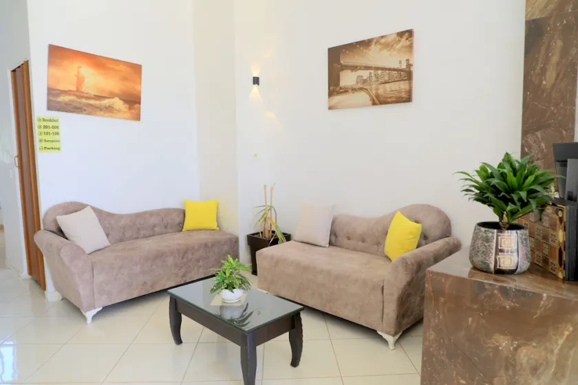 Down Town Hotel - Image 1