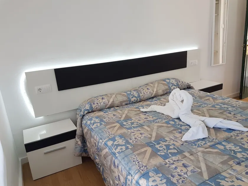 Hostal Montsant - Image 1