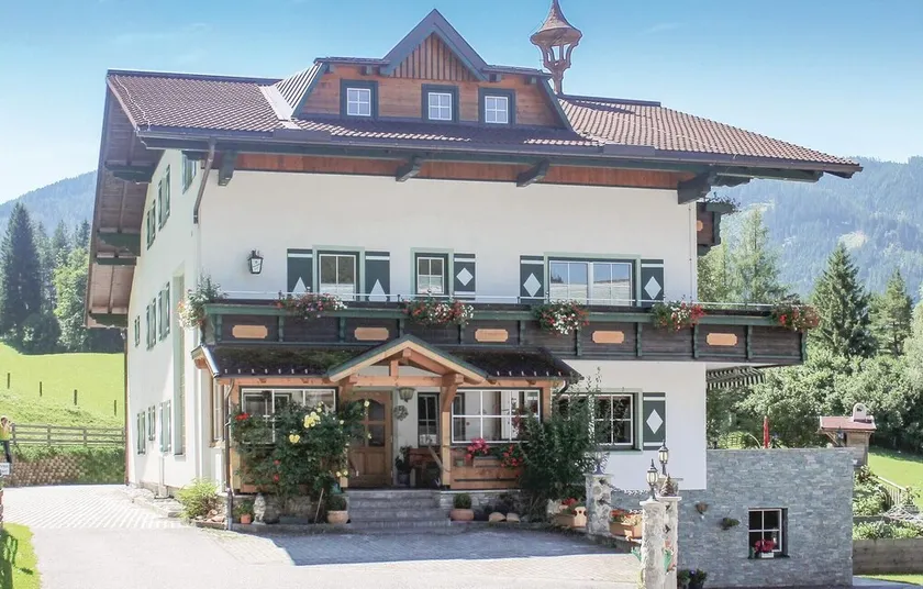 Beautiful Apartment in Schladming With 1 Bedrooms and Internet - Image 1