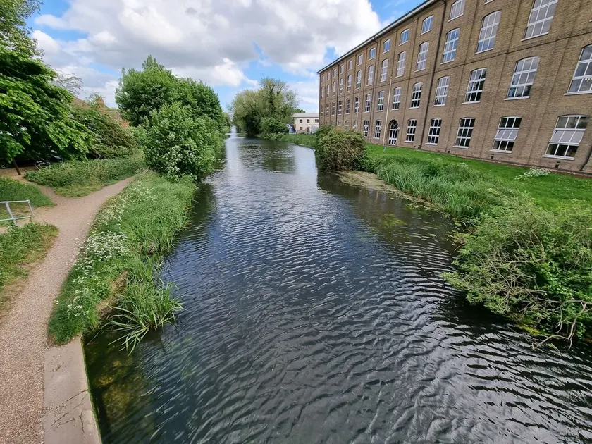 360 Serviced Accommodations - Canal Side Retreat - 2 Bedroom Apartment - Image 1