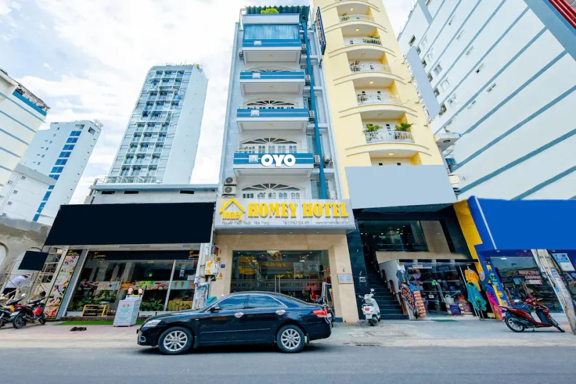 Homey Hotel by OYO Rooms - Image 1