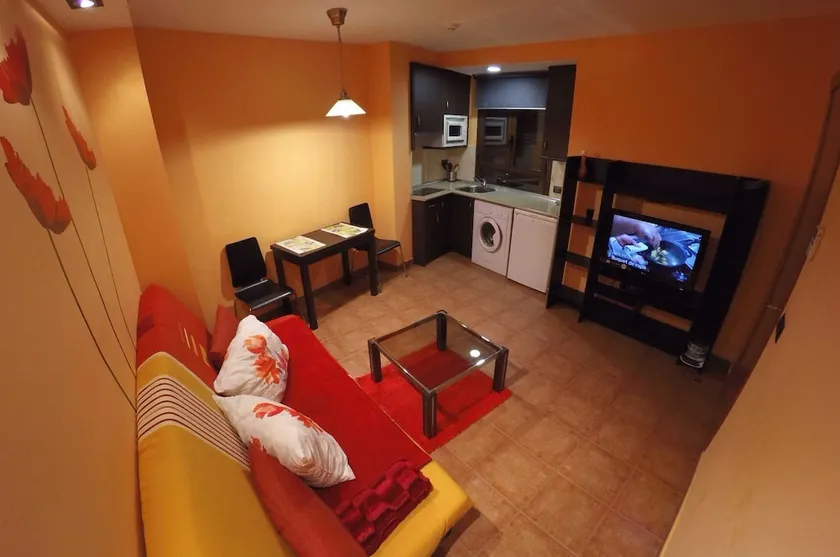 Apartamentos Turisticos Graus - Image 1