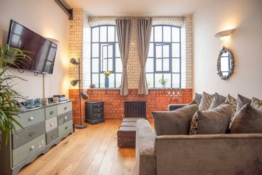 Unique Industrial Apartment - Image 1