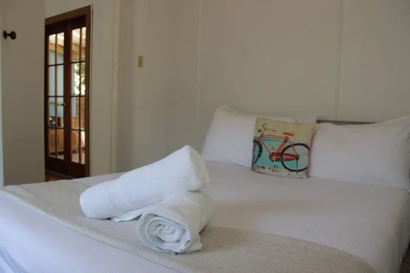 Eclectic 1 Bedroom Apartment in the Heart of Palm Beach - Image 1