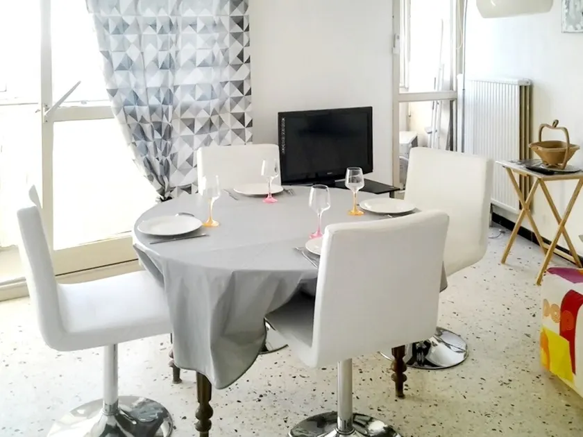 Apartment With one Bedroom in Balaruc-les-bains, With Wonderful Lake V - Image 1