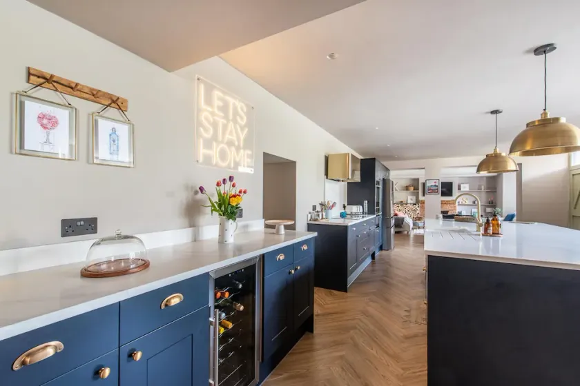 Luxury Group Celebration House With Hot Tub & Bar! - Image 1