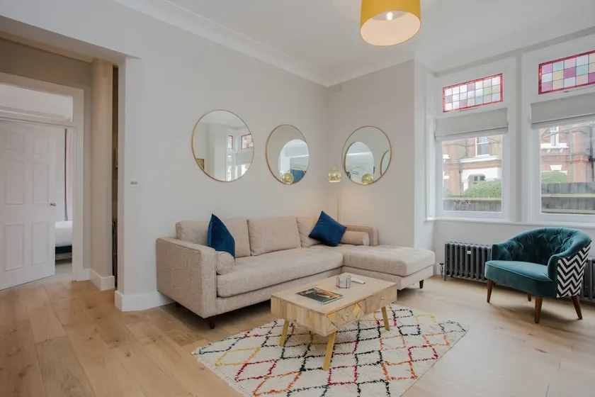 Modern 3 Bedroom Flat in West Hampstead - Image 1