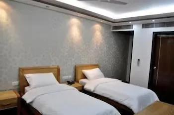 Hotel Apra Deluxe - Image 1