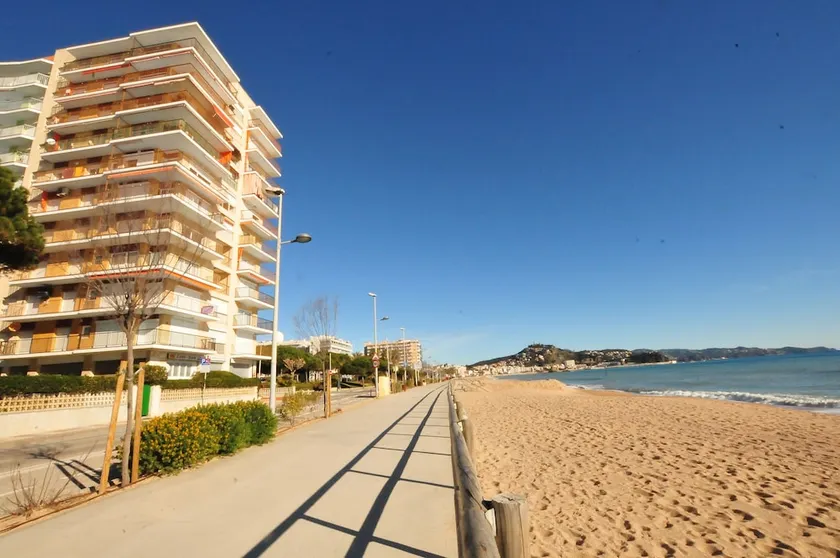 HomeHolidaysRentals Apartamento Les Palmeres - Costa Brava - Image 1