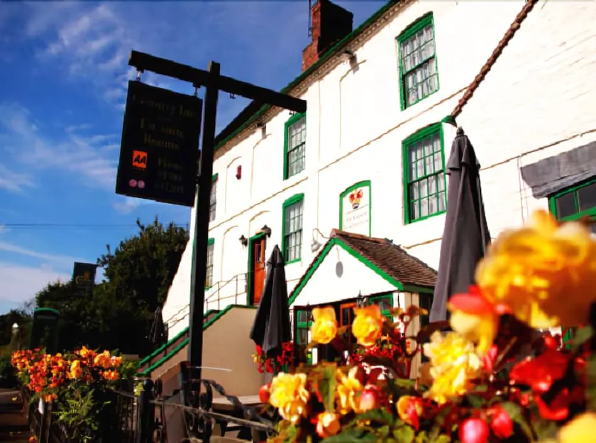 The Crown Country Inn - Image 1