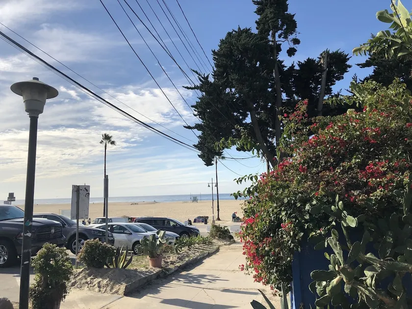 Tripper Electric Beach Suites And Pods - Image 1