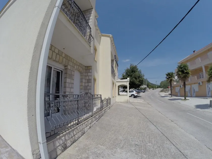 Hotel Lav - Image 1