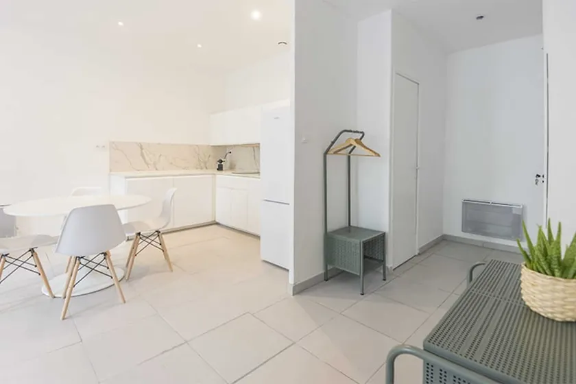 Splendid Bright and Spacious apt - Image 1