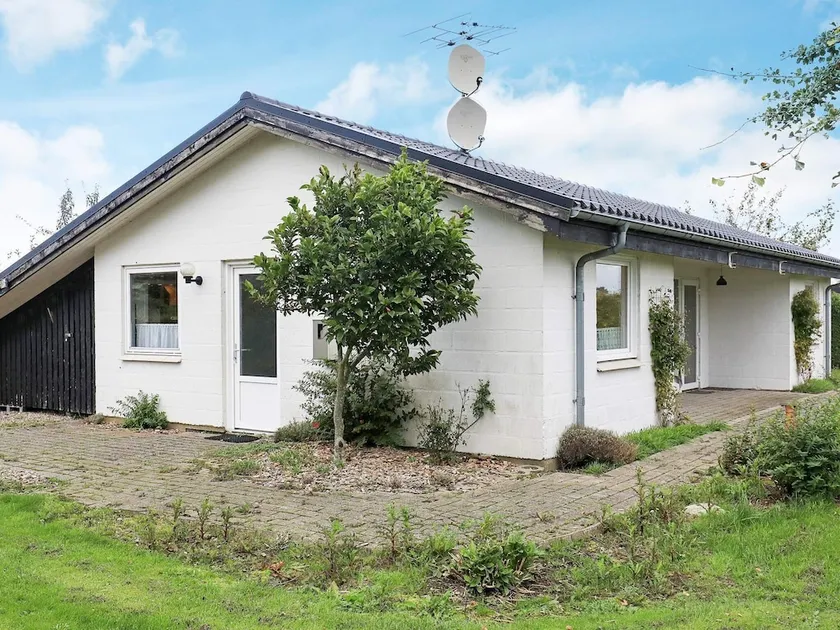 Inviting Holiday Home in Roslev 300m From Limfjorden - Image 1