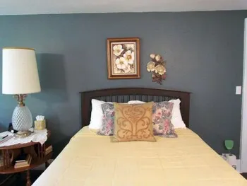 Rocky Mountain Red Brick Inn - Image 1