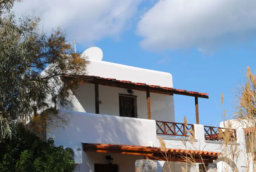 Akti Miaouli Holiday Home - Image 1