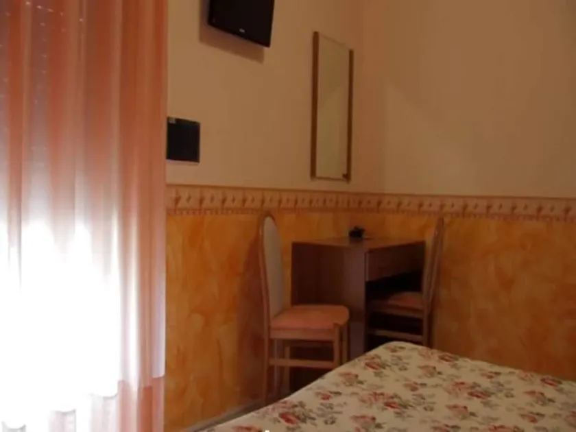 Hotel Acapulco Beach - Image 1