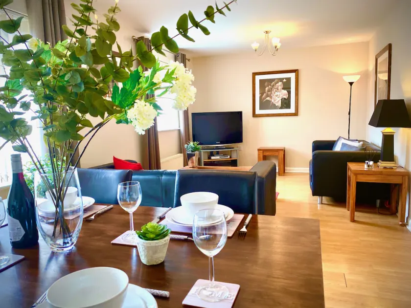 Aylesbury Contractor & Staycation Home - Image 1