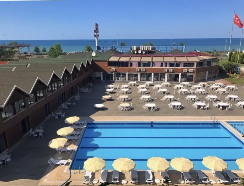 Sandal Otel - Image 1