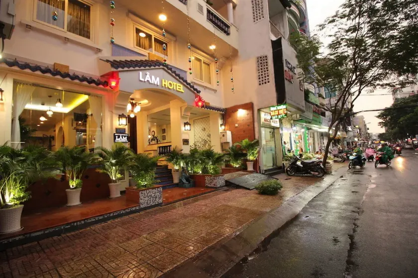 Lam Hotel - Image 1