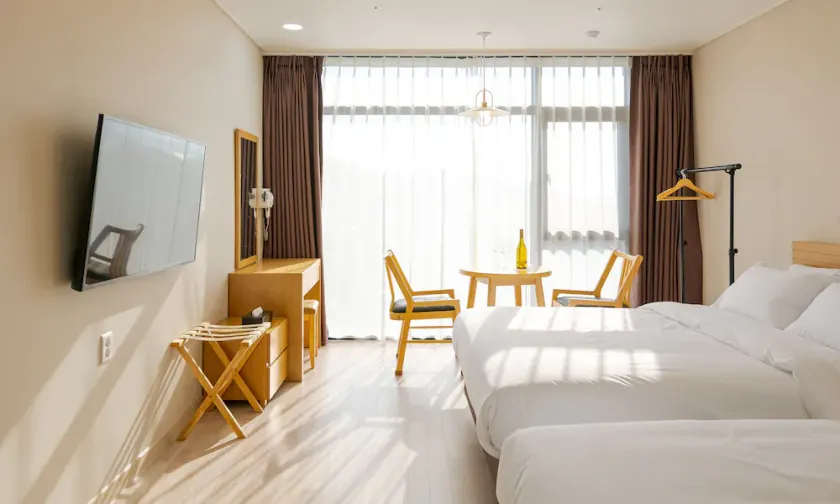 Cozy Hotel - Image 1
