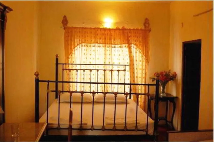 Newtons Manor - Image 1