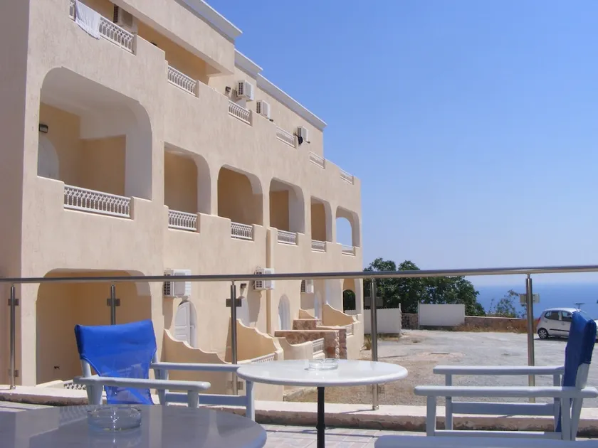 Fira Calm Hotel - Image 1