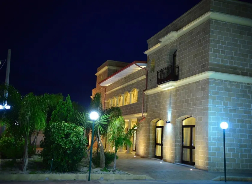 Hotel Villa Leuzzi - Image 1