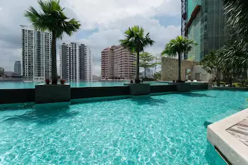 The Manor Luxury Suites & Apartments - Image 1