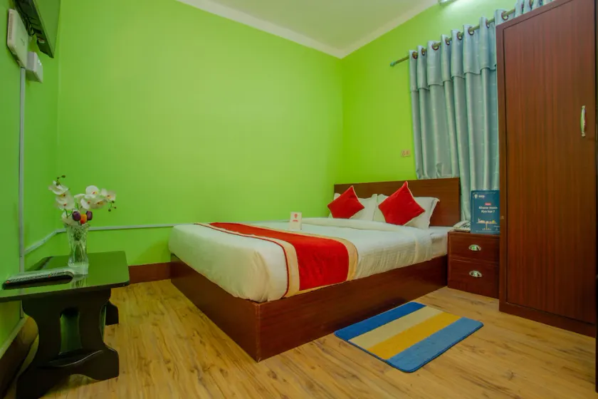 OYO 146 Somewhere Hotel & Restaurant - Image 1
