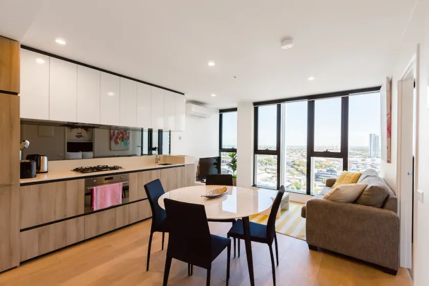 Tori, 1BDR Southbank Apartment - Image 1