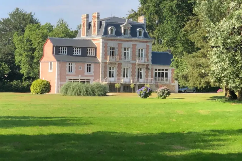 Chateau de la Chasse Beauvais - Image 1
